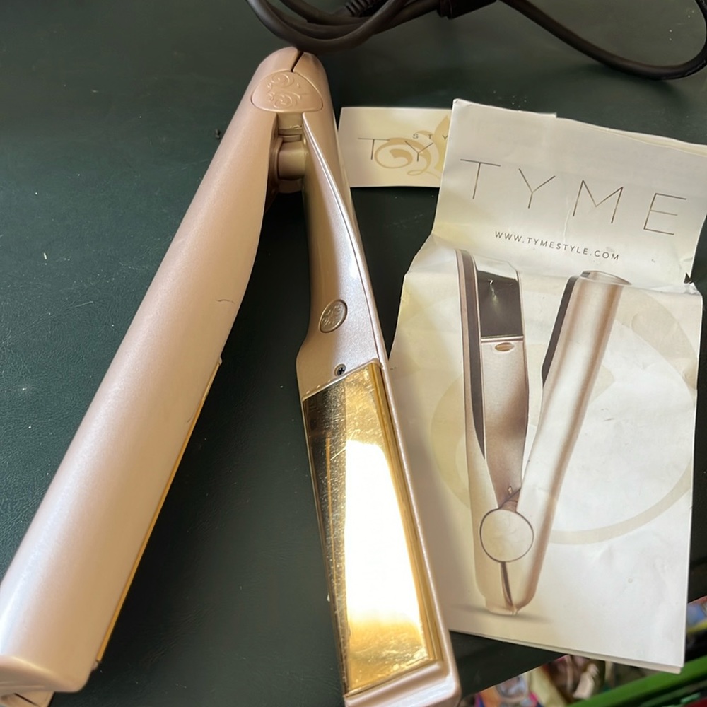 Tyme hair straightener